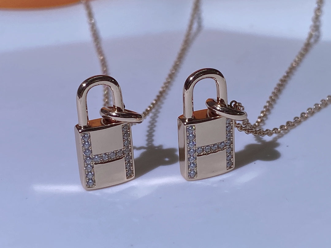 [Love More]HM ADVANCED NICHE LOCK HEAD NECKLACE DIAMONDS
